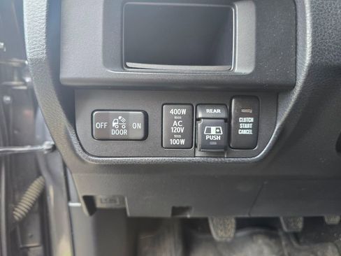 Used 2017 Toyota Tacoma TRD Off-Road w/ Tow Package image 24