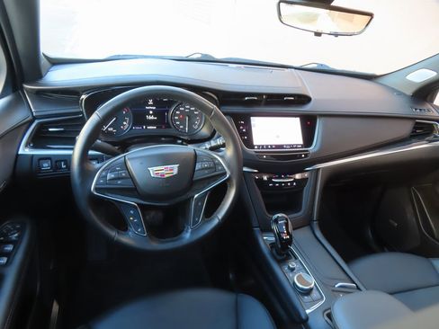 Used 2023 Cadillac XT5 Premium Luxury w/ Technology Package image 4