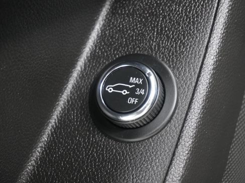 Used 2020 Chevrolet Traverse LT FWD image 27