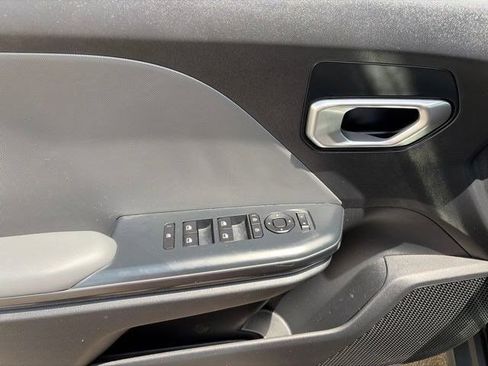 Used 2025 Kia K4 FWD image 13