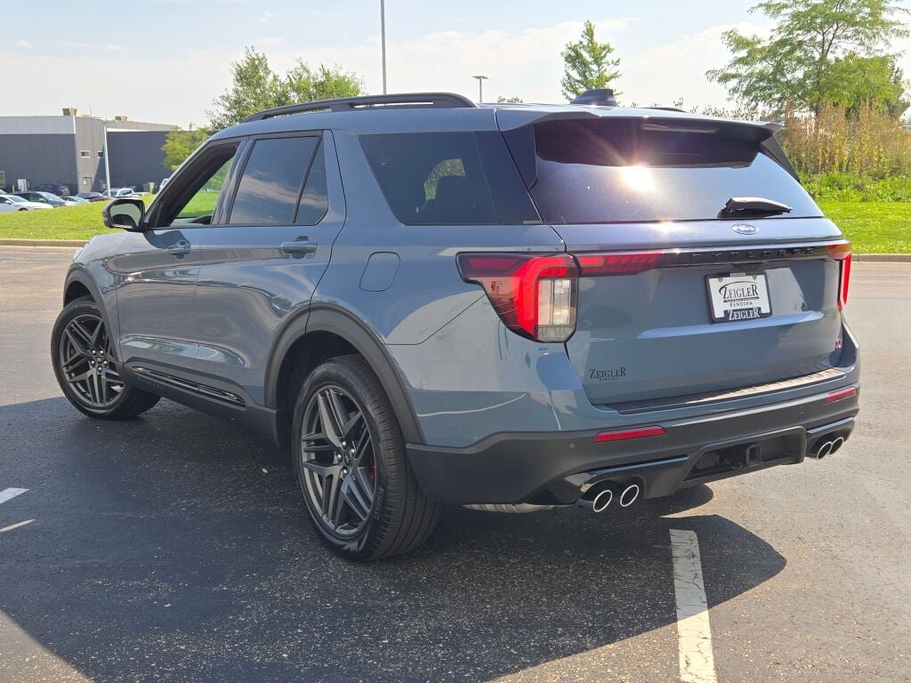 Used 2025 Ford Explorer ST w/ Sun And Sound Package AWD/4WD image 14