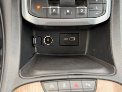 Used 2021 GMC Acadia SLE w/ Driver Convenience Package image 19