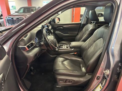 Used 2022 Toyota Highlander Limited AWD/4WD image 10