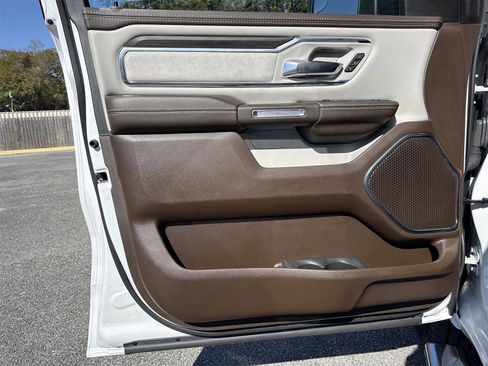 Used 2025 RAM 1500 Laramie image 13