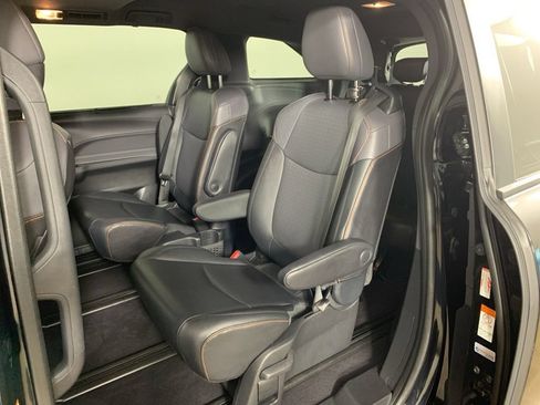 Used 2022 Toyota Sienna XSE FWD image 34