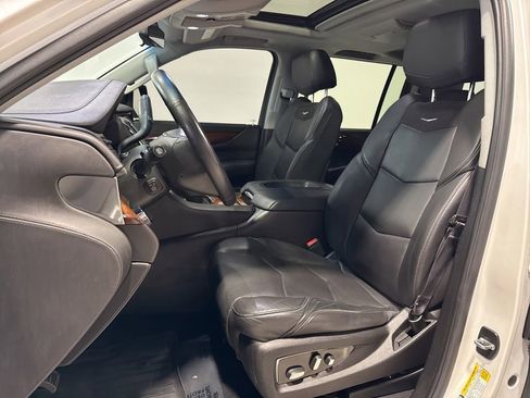Used 2017 Cadillac Escalade ESV Luxury AWD/4WD image 30
