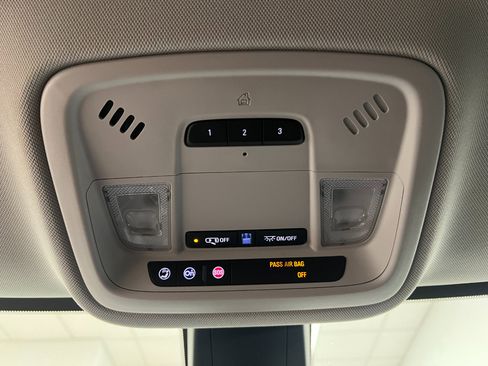 Used 2018 Chevrolet Traverse Premier image 47