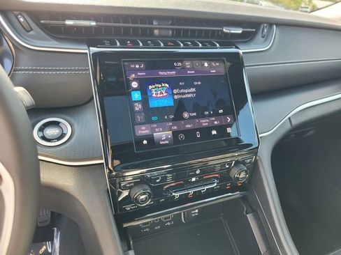 New 2025 Jeep Grand Cherokee Altitude image 24