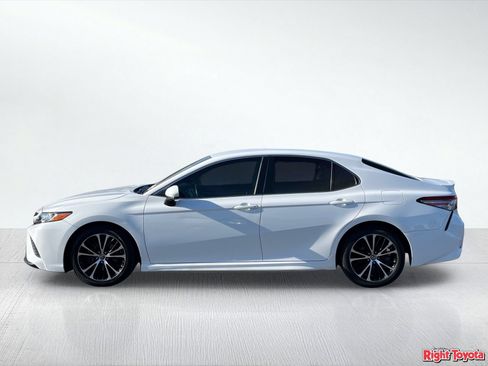 Certified 2018 Toyota Camry SE w/ Protection Package (Q2) FWD image 4