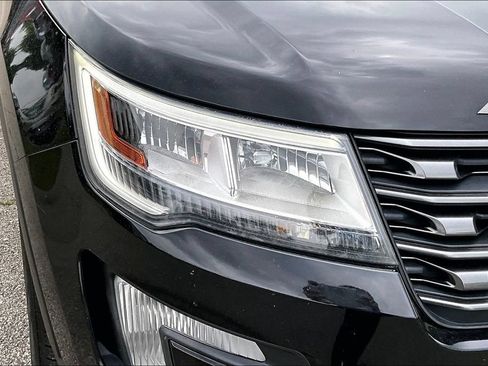 Used 2017 Ford Explorer XLT w/ Equipment Group 202A FWD image 28