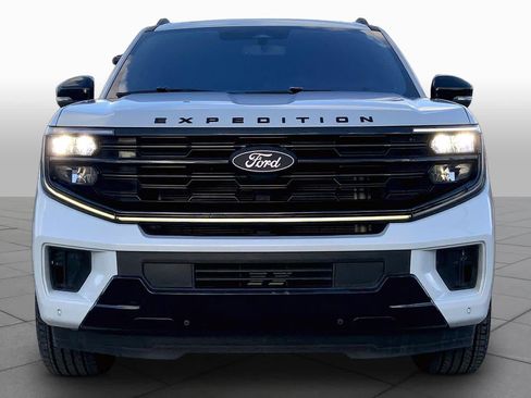 Used 2025 Ford Expedition Platinum w/ Stealth Performance Package AWD/4WD image 4