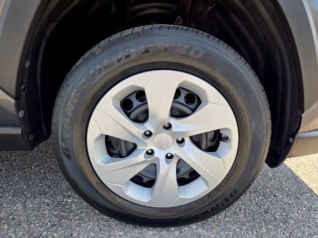 Used 2024 Toyota RAV4 LE FWD image 20