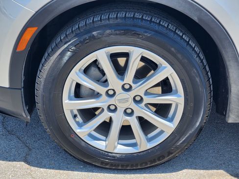 Used 2021 Cadillac XT4 Luxury w/ Cold Weather Package FWD image 10