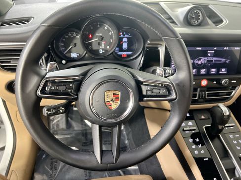Used 2024 Porsche Macan AWD/4WD image 11
