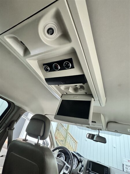 Used 2013 Chrysler Town & Country Touring FWD image 15