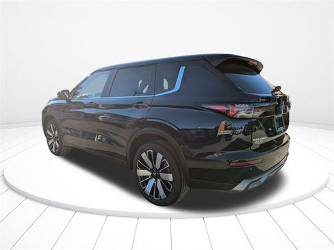 New 2025 Mitsubishi Outlander SE image 6