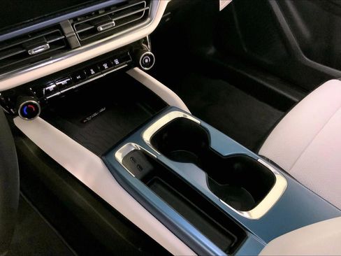 Used 2025 Chevrolet Equinox EV LT image 17