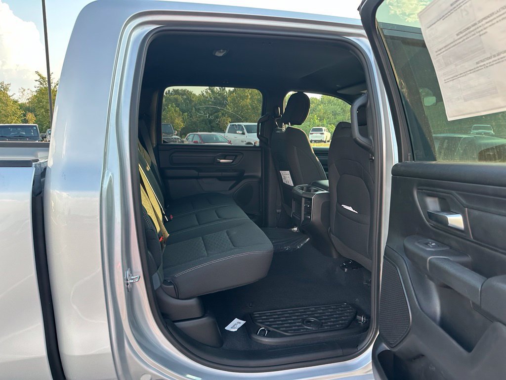 New 2026 RAM 1500 Express AWD/4WD image 19