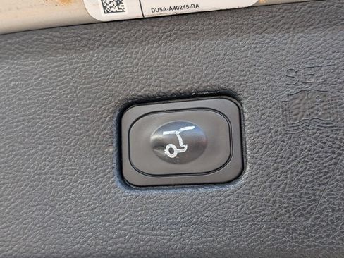 Used 2017 Ford Edge Titanium w/ Equipment Group 301A AWD/4WD image 20