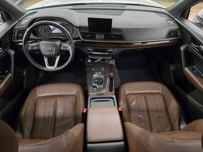 Used 2020 Audi Q5 2.0T Premium w/ Convenience Package AWD/4WD image 4
