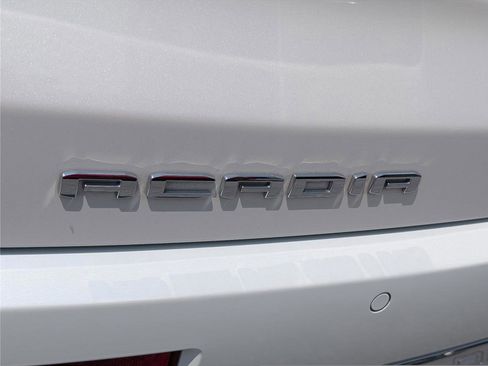 Used 2022 GMC Acadia Denali w/ Denali Ultimate Package AWD/4WD image 9