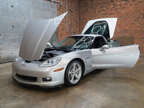 Used 2010 Chevrolet Corvette Grand Sport w/ Preferred Equipment Group RWD image 26