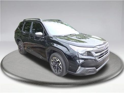 Used 2025 Subaru Forester Premium AWD/4WD image 3