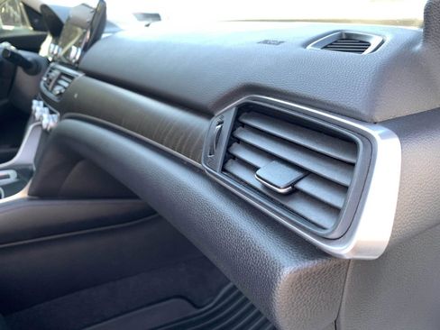 Used 2018 Honda Accord Touring image 48