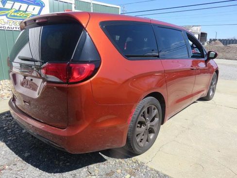 Used 2018 Chrysler Pacifica Touring Plus w/ S Appearance Package image 7