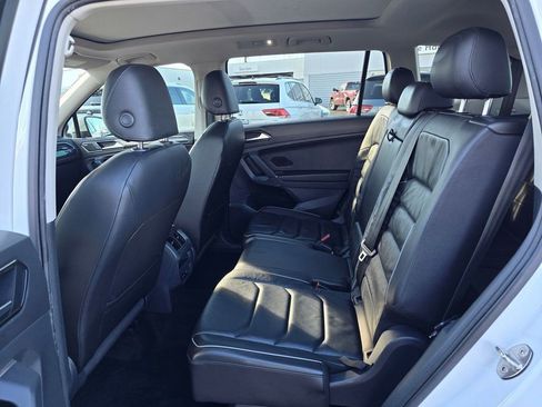 Used 2018 Volkswagen Tiguan SEL Premium FWD image 17