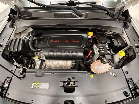 Used 2018 Jeep Compass Latitude AWD/4WD image 18