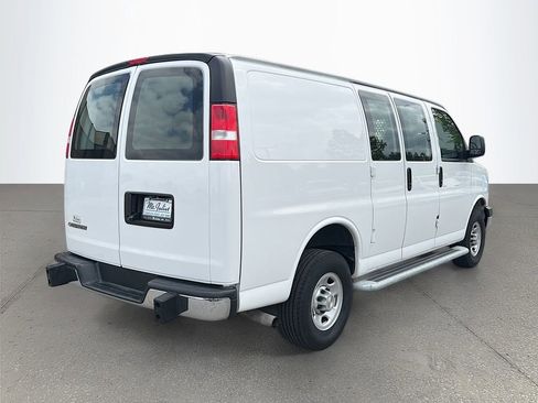 Used 2024 Chevrolet Express 2500 w/ Driver Convenience Package RWD image 4