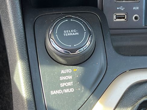 Used 2016 Jeep Cherokee Limited image 30