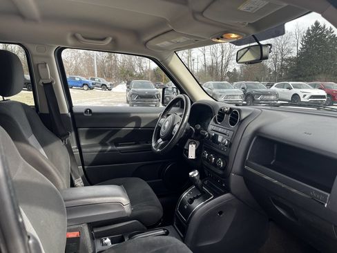 Used 2016 Jeep Patriot Latitude image 34
