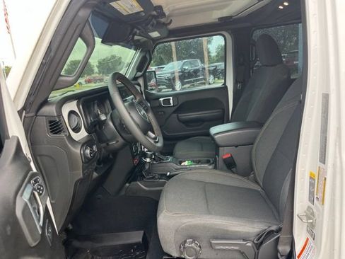 Used 2024 Jeep Gladiator Sport AWD/4WD image 13