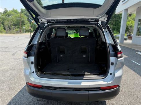 Certified 2022 Jeep Grand Cherokee L Limited w/ Luxury Tech Group II image 10