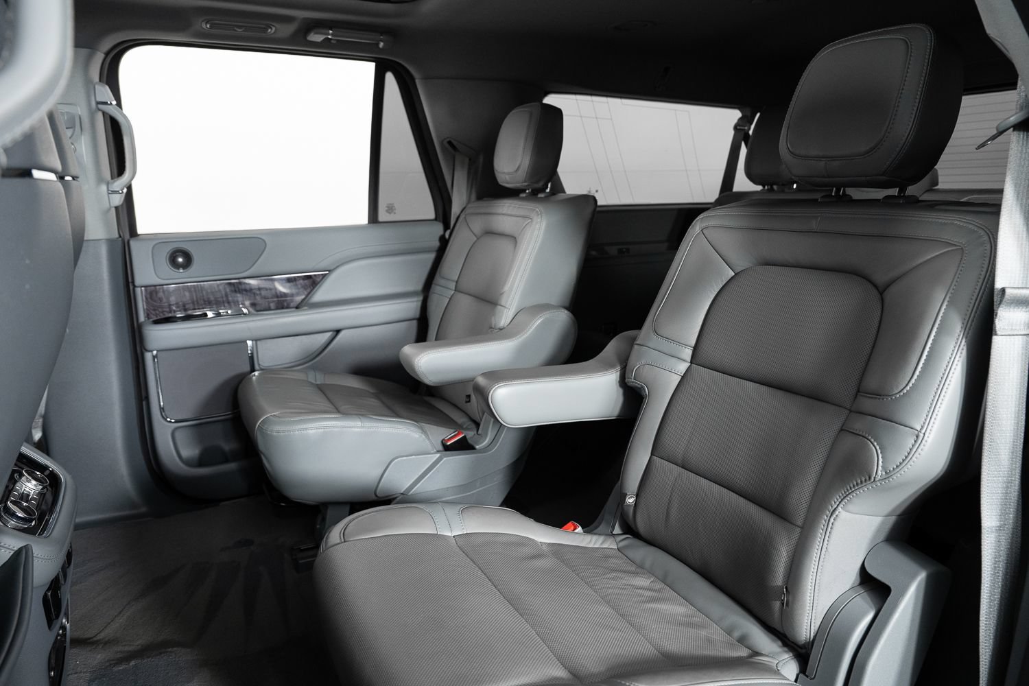 Used 2021 Lincoln Navigator L Reserve AWD/4WD image 18