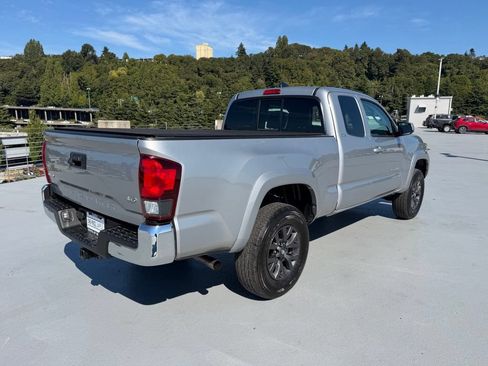 Used 2021 Toyota Tacoma SR5 AWD/4WD image 3