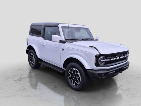 Used 2022 Ford Bronco Outer Banks AWD/4WD image 2