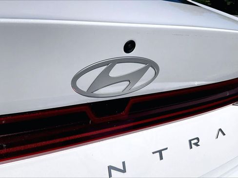 Used 2025 Hyundai Elantra SEL FWD image 31