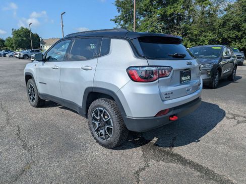 Used 2025 Jeep Compass Trailhawk AWD/4WD image 5
