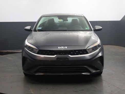 Used 2023 Kia Forte LXS image 3