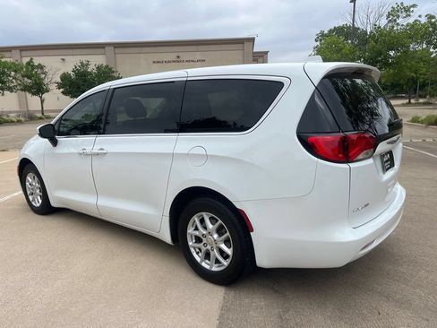 Used 2020 Chrysler Voyager LX w/ Cold Weather Group FWD image 7