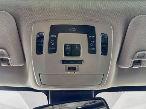Certified 2026 Toyota Sienna XLE FWD image 24
