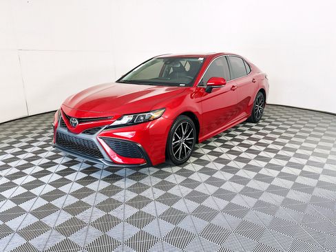 Used 2023 Toyota Camry SE w/ Cold Weather Package FWD image 7