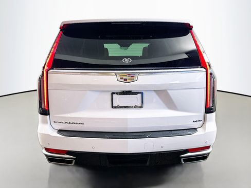 Used 2022 Cadillac Escalade Premium Luxury w/ Performance Package AWD/4WD image 6