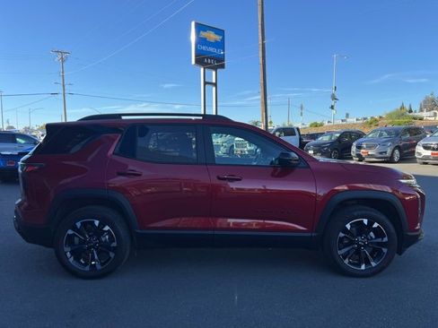 Used 2025 Chevrolet Equinox RS image 3