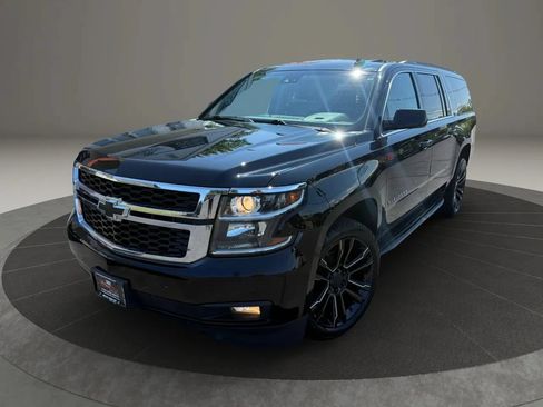 Used 2020 Chevrolet Suburban LT w/ Luxury Package AWD/4WD image 2