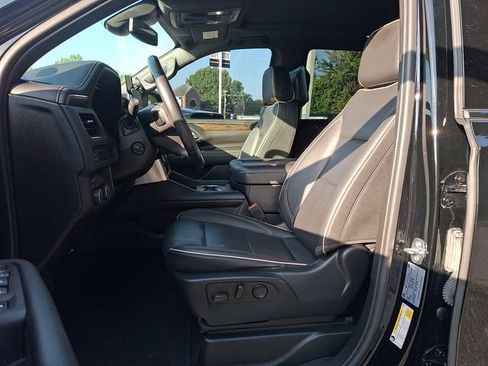 Used 2023 Chevrolet Tahoe Premier AWD/4WD image 13