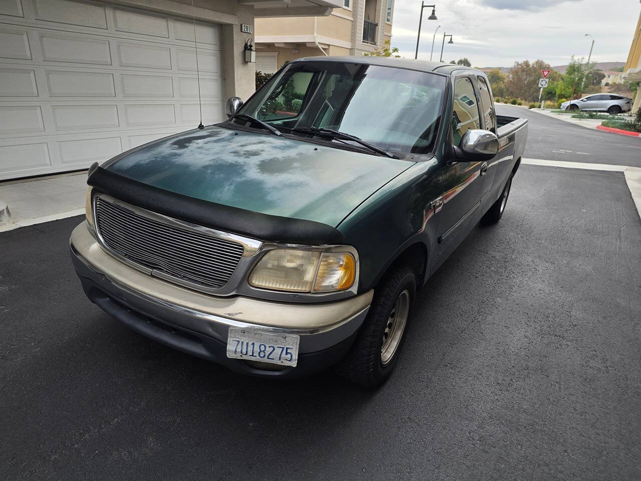 Used 1999 Ford F150 Lariat RWD image 1